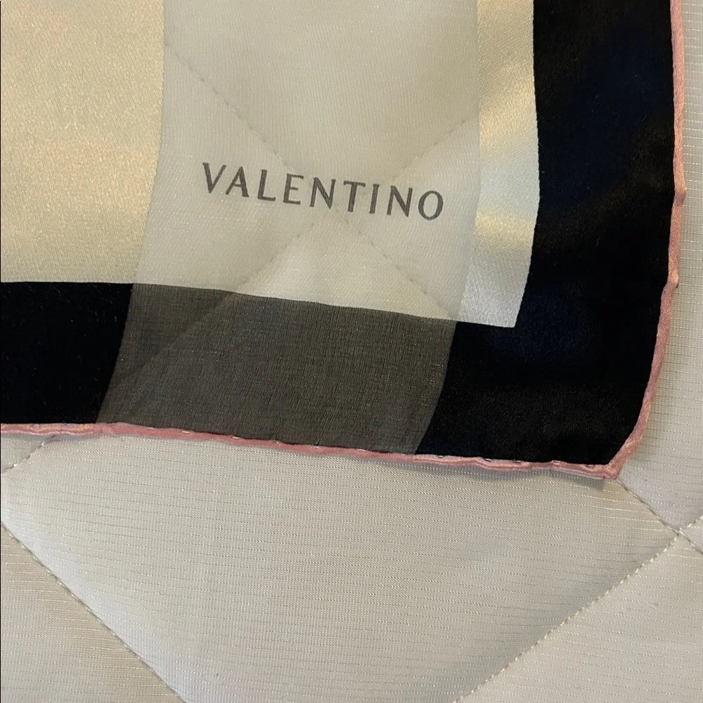 Vintage Valentino Scarf - Picture 13 of 13